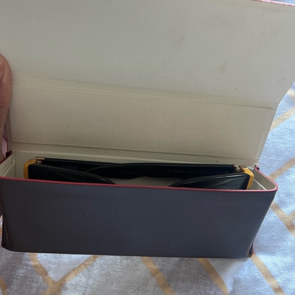NEW Authentic Fendi Sunglasses - Picture 5 of 5